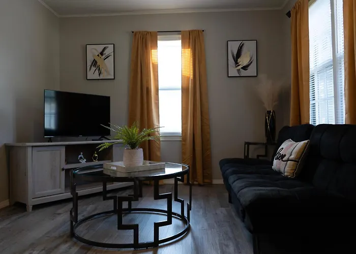 Modern Comforts/7Minto Downtown