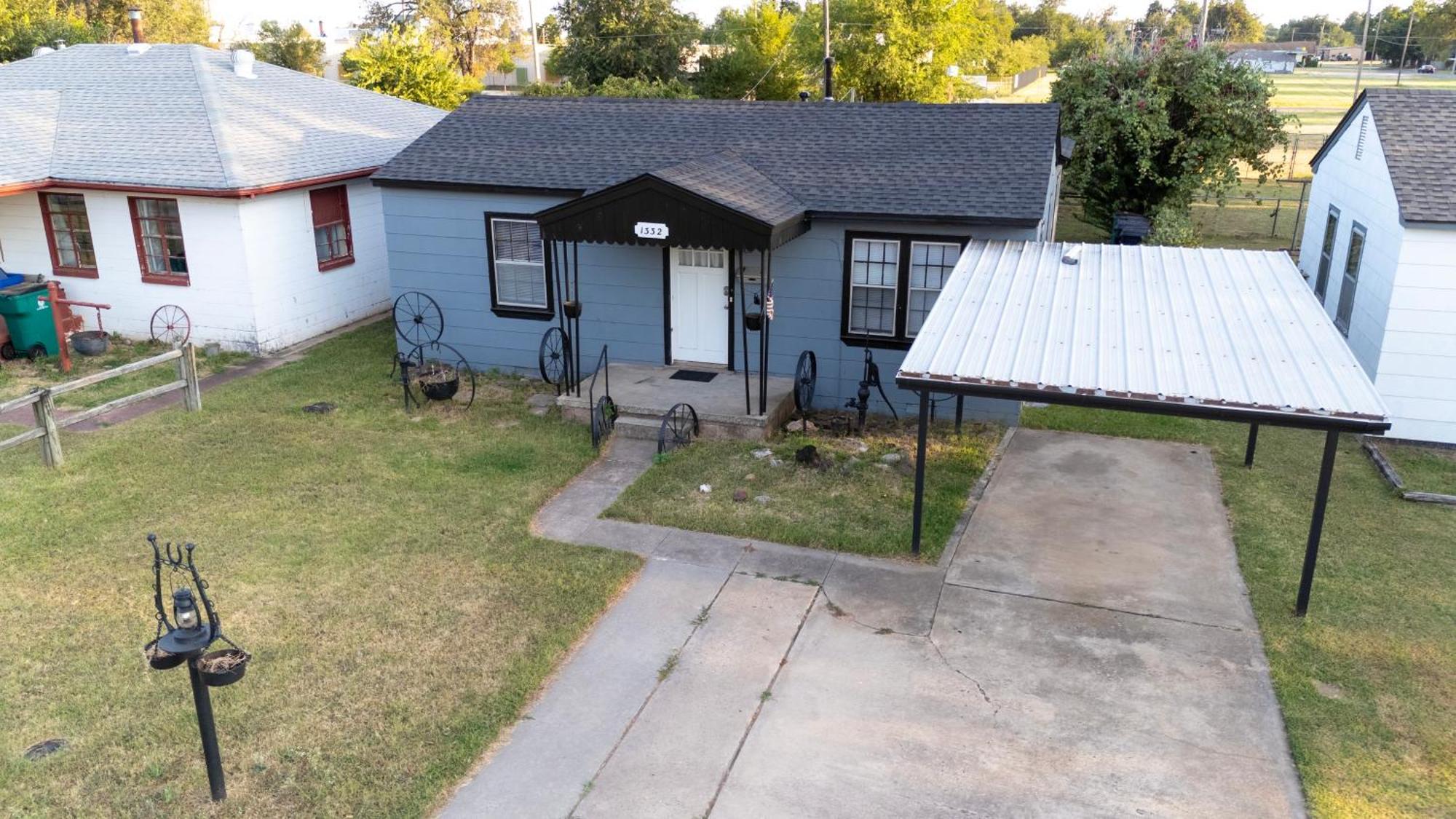 Modern Comforts/7minto Downtown Holiday home *