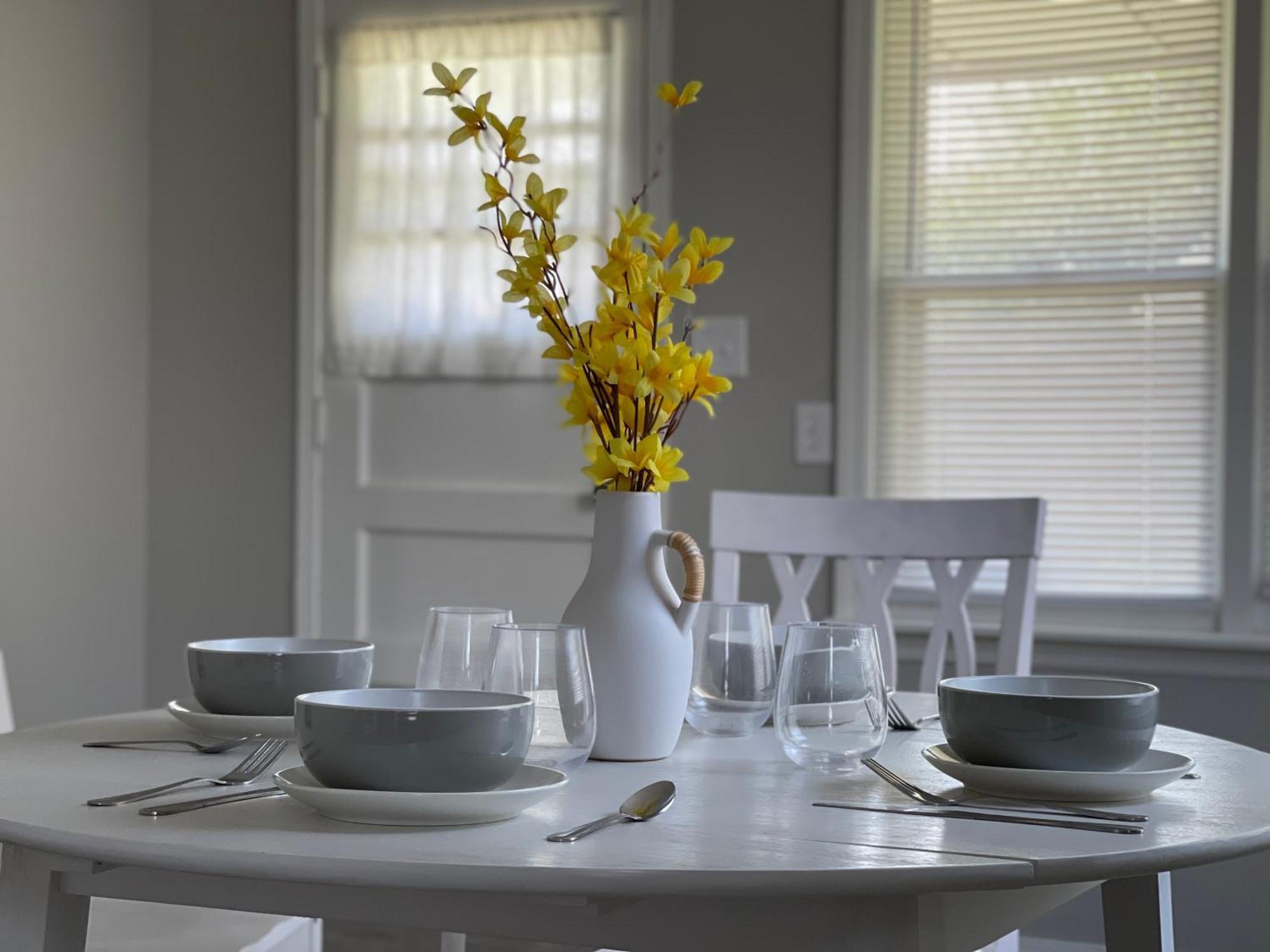 Modern Comforts/7minto Downtown Holiday home *